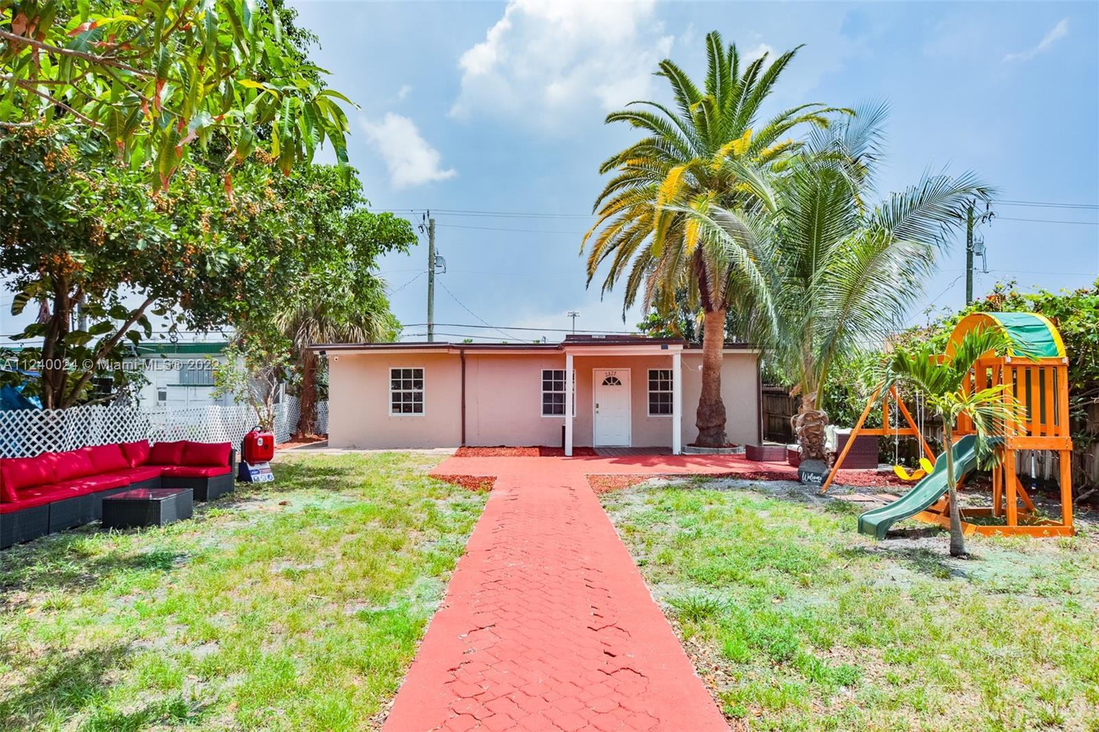 Photo of 2327 Liberty St in Hollywood, FL