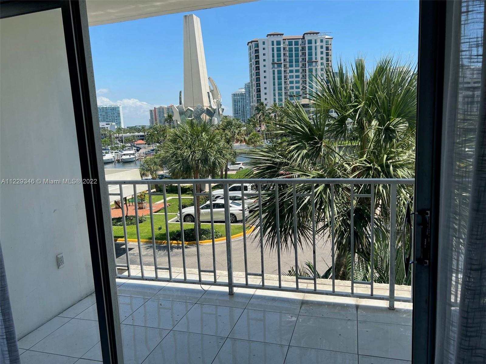 Beautiful water view 2 bedroom 2 bathroom Unit. Great views of the intracoastal and marina.  The Bui
