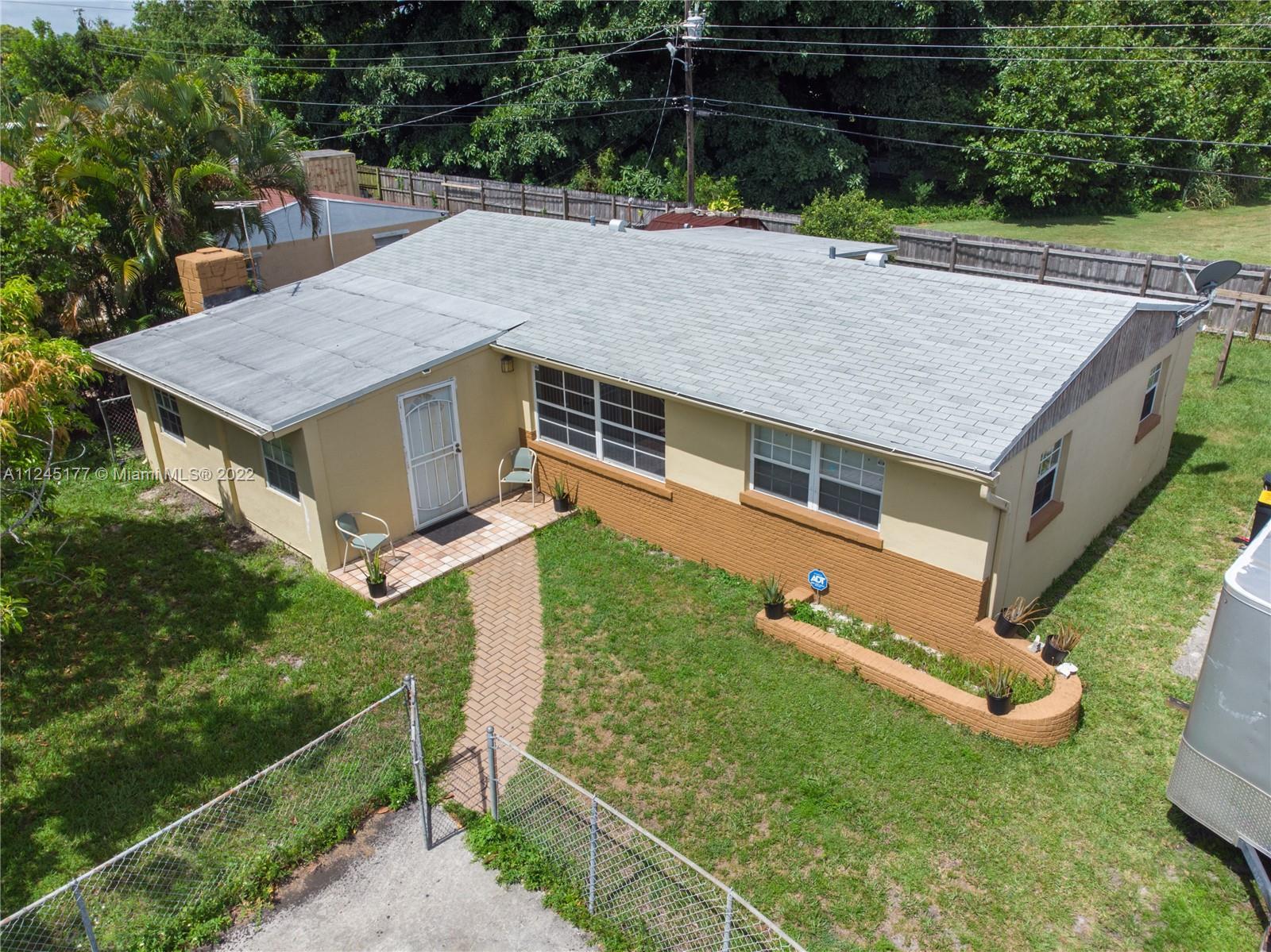 EXCELLENT SINGLE-FAMILY HOME LOCATED IN A VERY QUIET RESIDENTIAL AREA.   1 STORY 3 BE 2 BA  HOME, TI