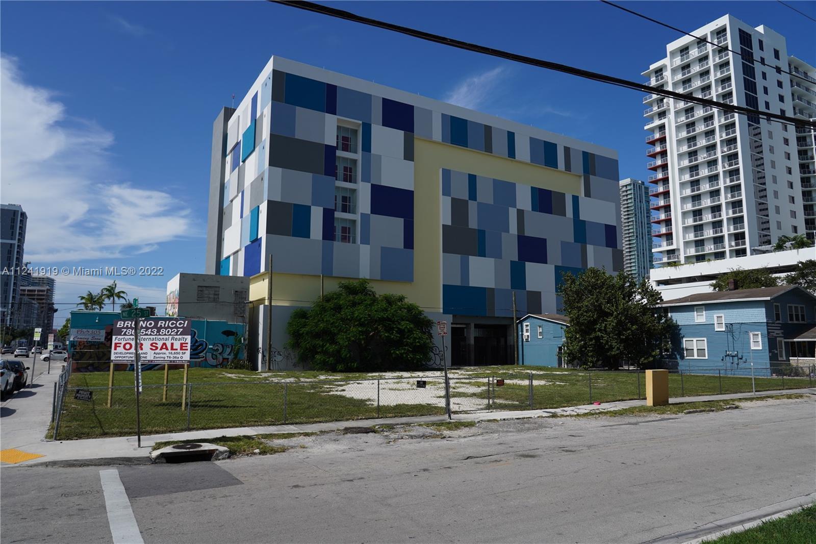 Photo of 215 NE 25th St in Miami, FL