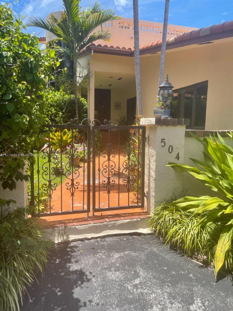 Photo of 504 N Parkway Pky in Golden Beach, FL