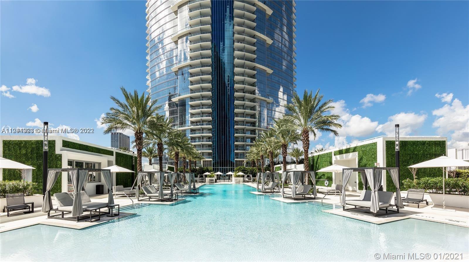 BEAUTIFUL 1bed/1.5bath + den at Paramount Miami World Center. Featuring walk-in closet, high end Sub