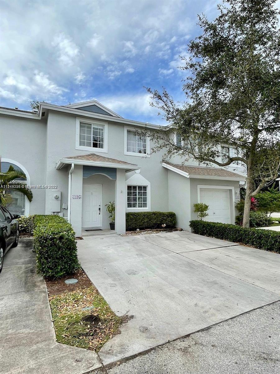 Beautiful and very well located two story Townhouse in the heart of Deerfield Beach. Close to mayor 