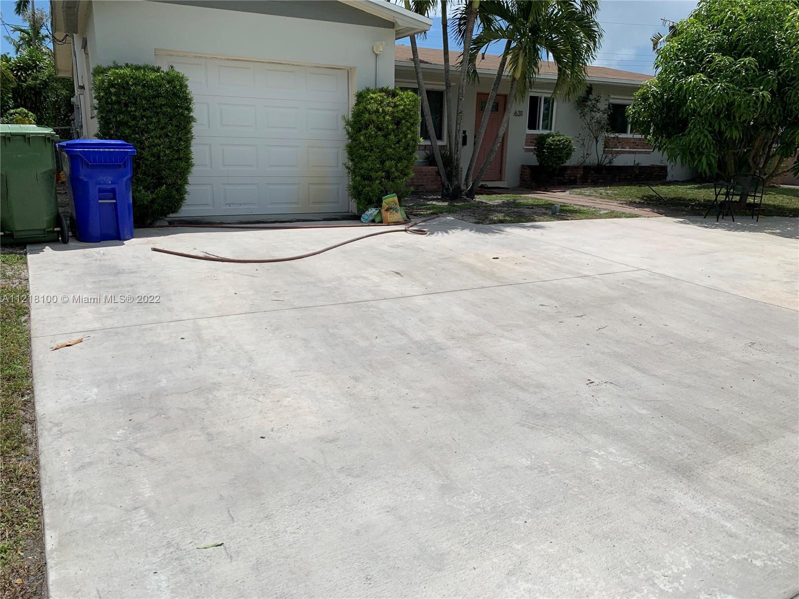 Photo of 631 SW 71st Ave in Pembroke Pines, FL