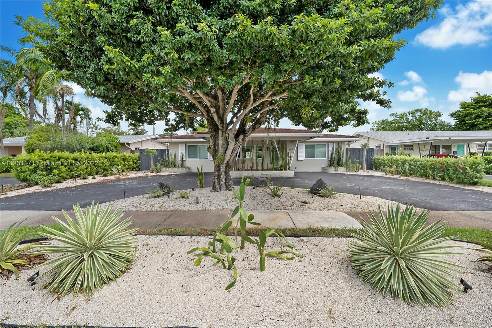 Stunning modern renovation in West Wilton Manors. This waterfront 4BD/3BA is perfectly designed for 