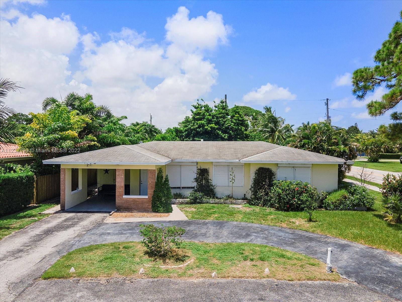 This corner lot home located in desirable Wilton Manors is ready for your imagination! Mid-century s