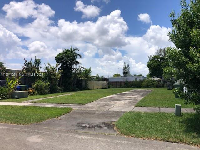 Photo of 640 NW 217th Ter in Pembroke Pines, FL