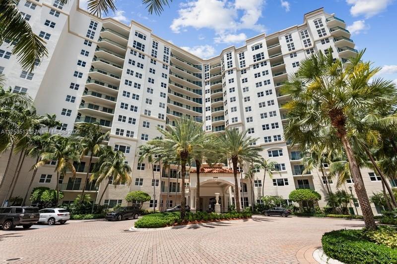 Two-bedroom, two bathroom condo for sale in resort-style living of Turnberry Village.
Large master 