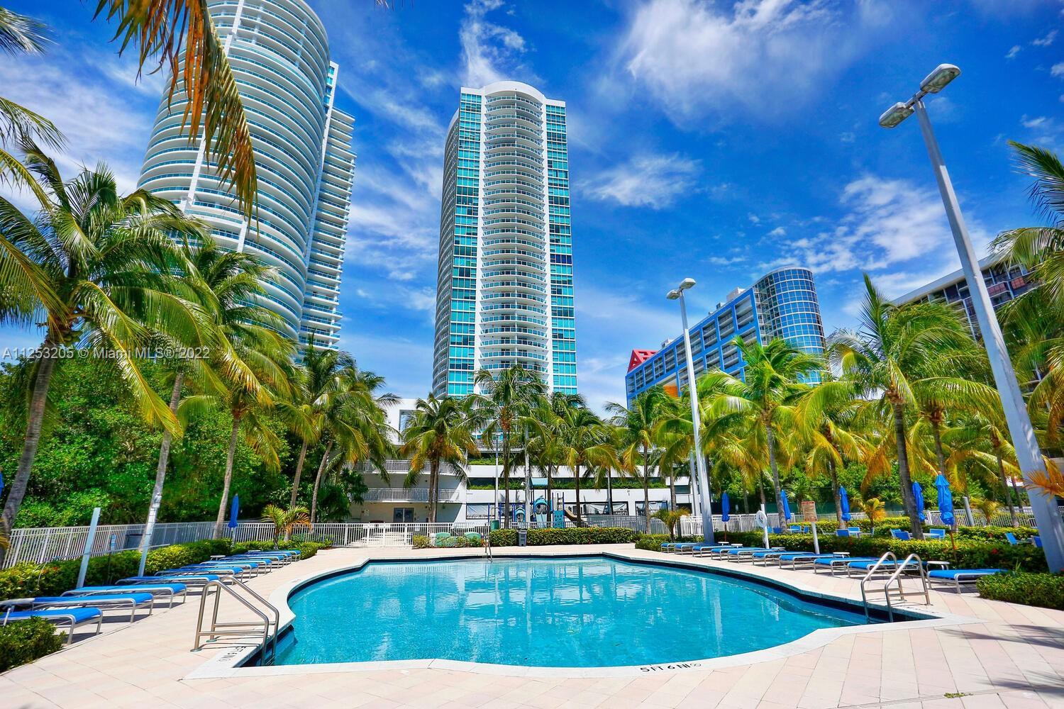 Live at the Skyline on Brickell, a luxury bayfront building just blocks to world-class shopping & di
