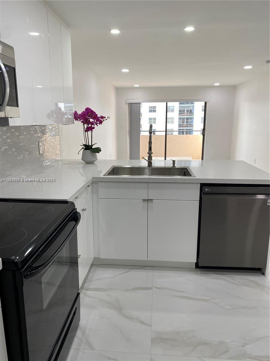 Amazing opportunity to live in Miami Beach!! This spacious 1 bedroom 1 1/2 bathroom has just undergo