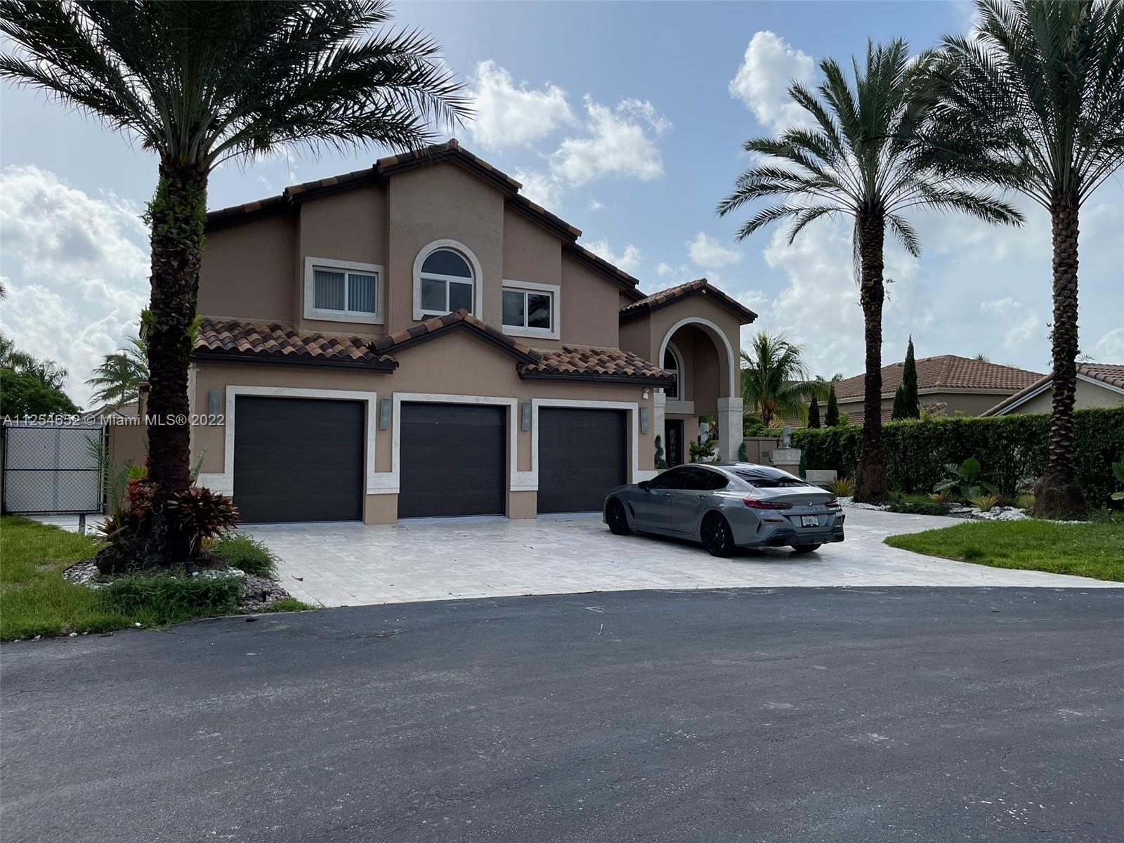 Photo of 965 NW 199th Ave in Pembroke Pines, FL