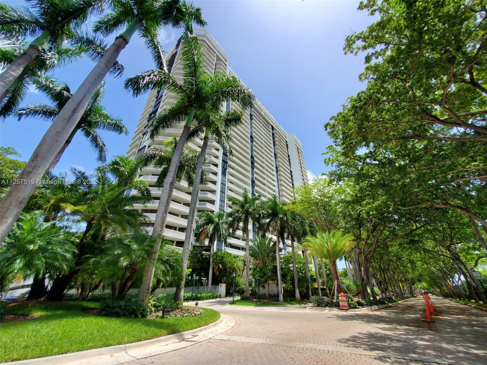 AMAZING 2/2 CONDO LOCATED AT DESIRABLE WILLIAM ISLAND. BREATHTAKING BAY AND CITY VIEWS FROM EVERY WI