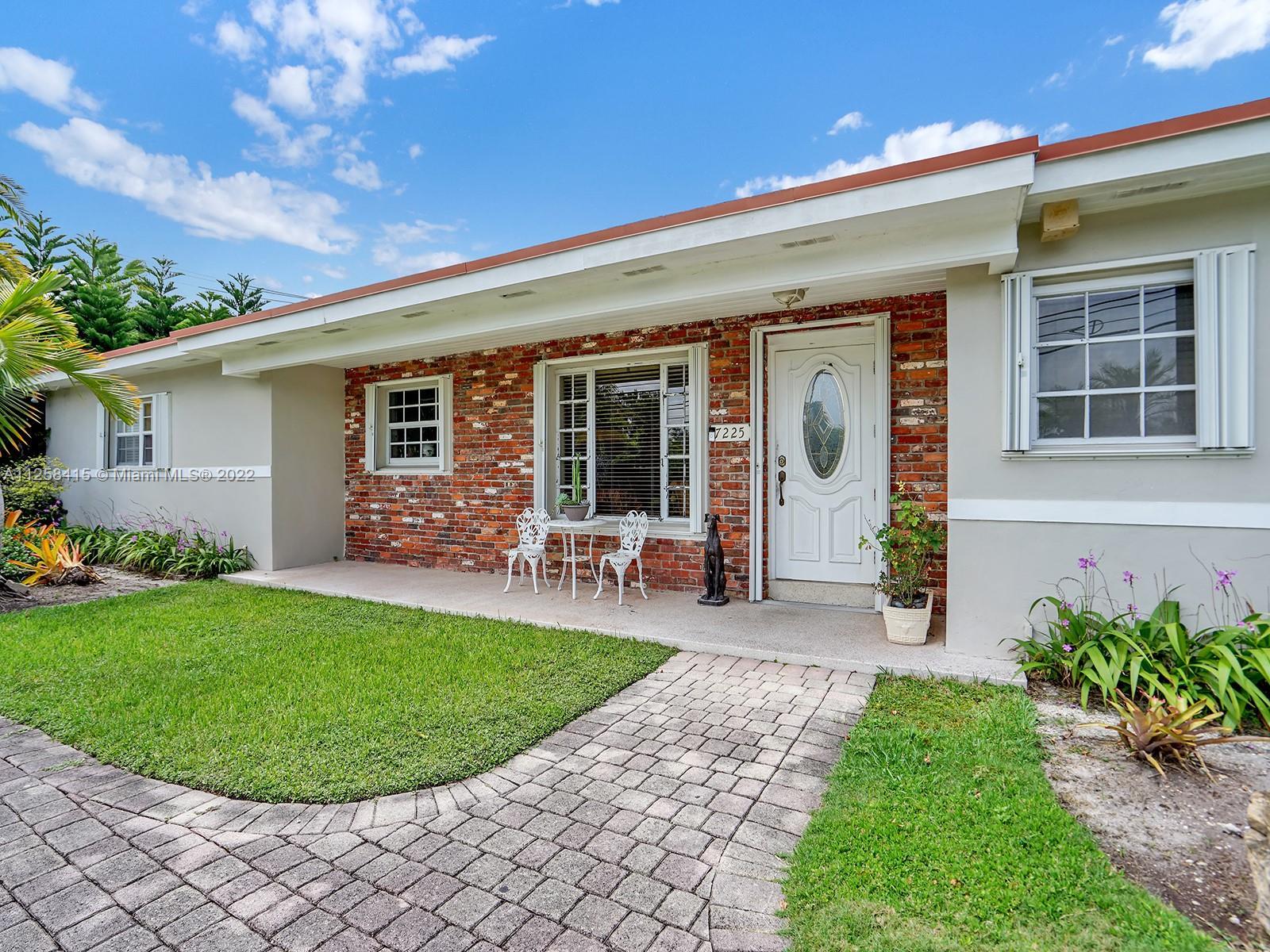 Photo of 7225 SW 76th St in Miami, FL