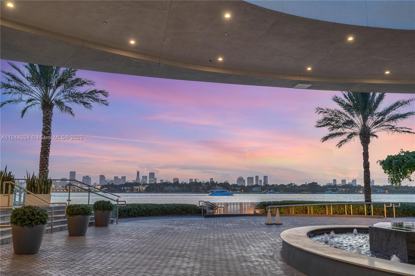 This stunning newly renovated 3bd /3.5br luxury unit caters to spectacular views of the Miami bay, d