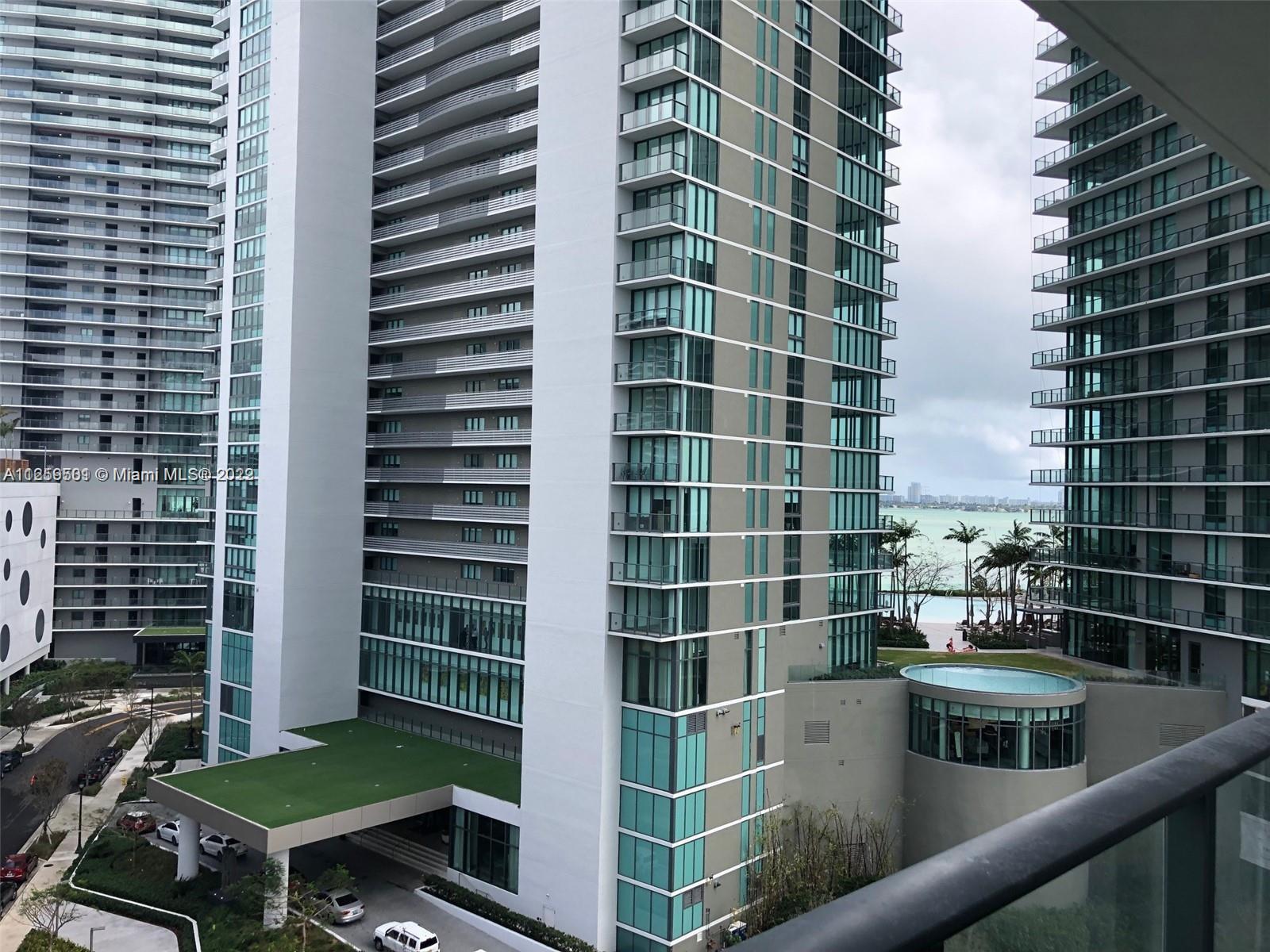 BRAND NEW/NEVER LIVED 1/1 UNIT AT PARAISO BAYVIEWS. View to the Bay, WALK-IN CLOSET. READY TO MOVE I