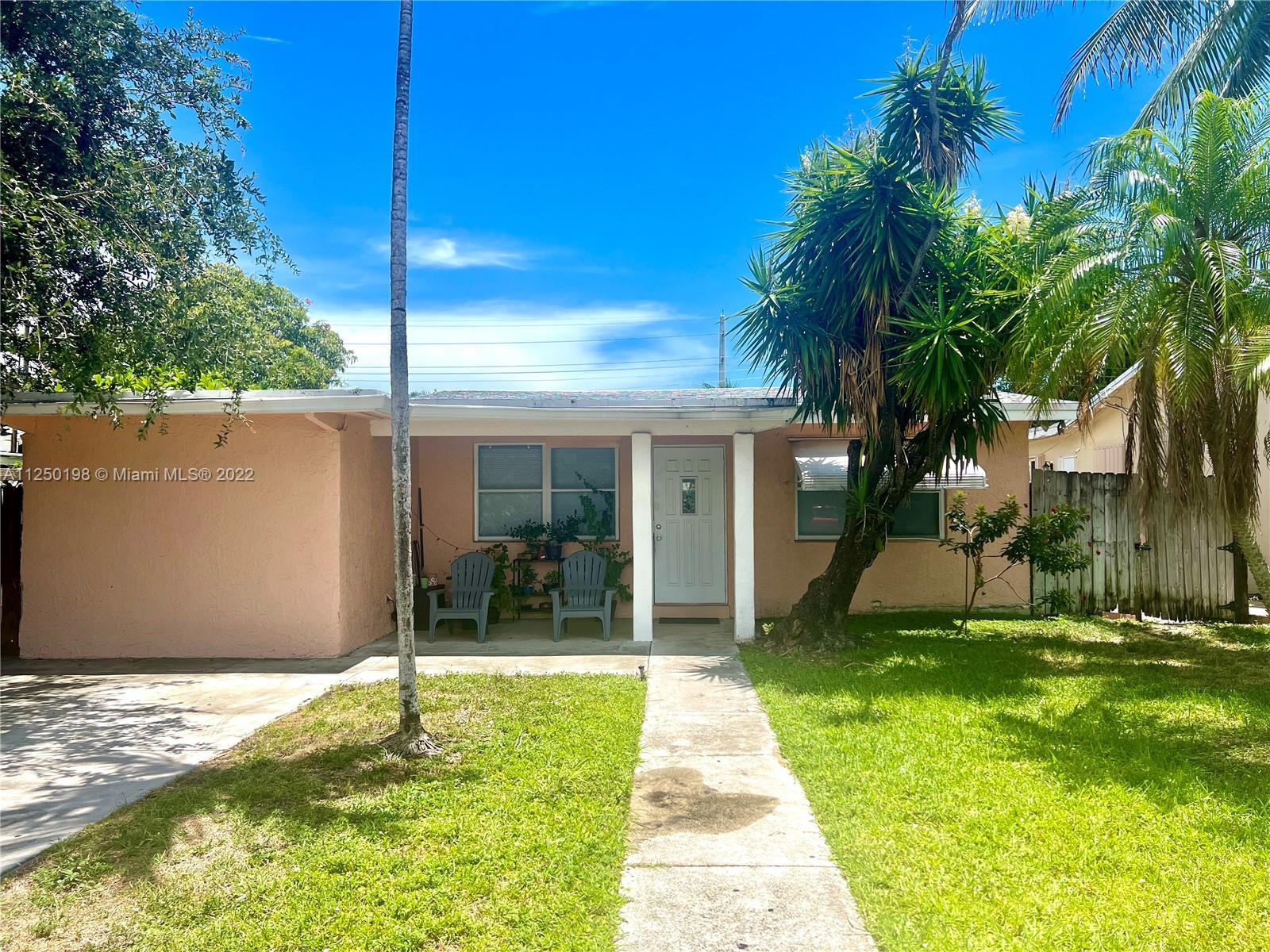 Great opportunity to own a Home at East of Pompano Beach. It is a minutes from the beach, shopping c
