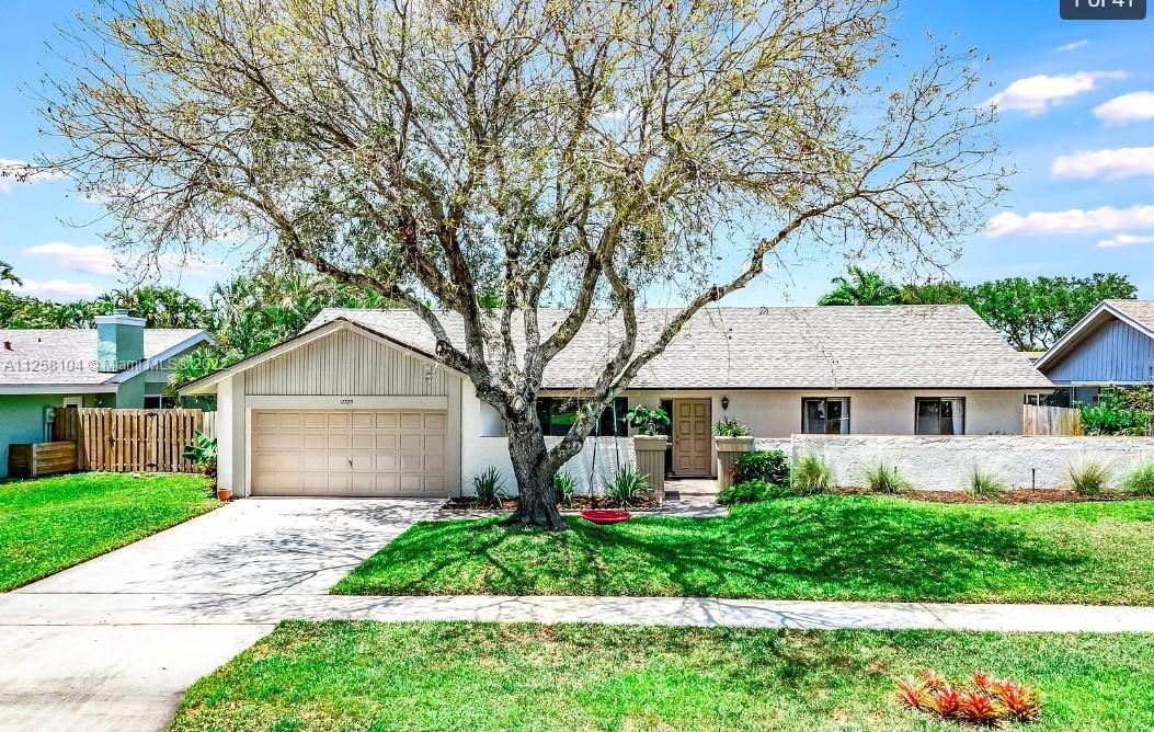 Wonderful ranch style home in the highly desirable Pheasant with low HOA fees.  Generous living spac