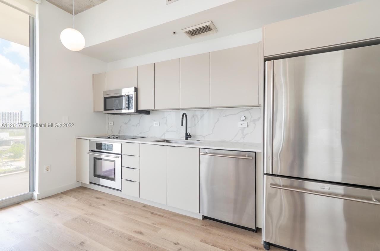 BEAUTIFUL REMODELED 2BR+ PLUS DEN/2BATH CONDO IN THE HEART OF MIDTOWN W/over sized BALCONY, WITH NEW