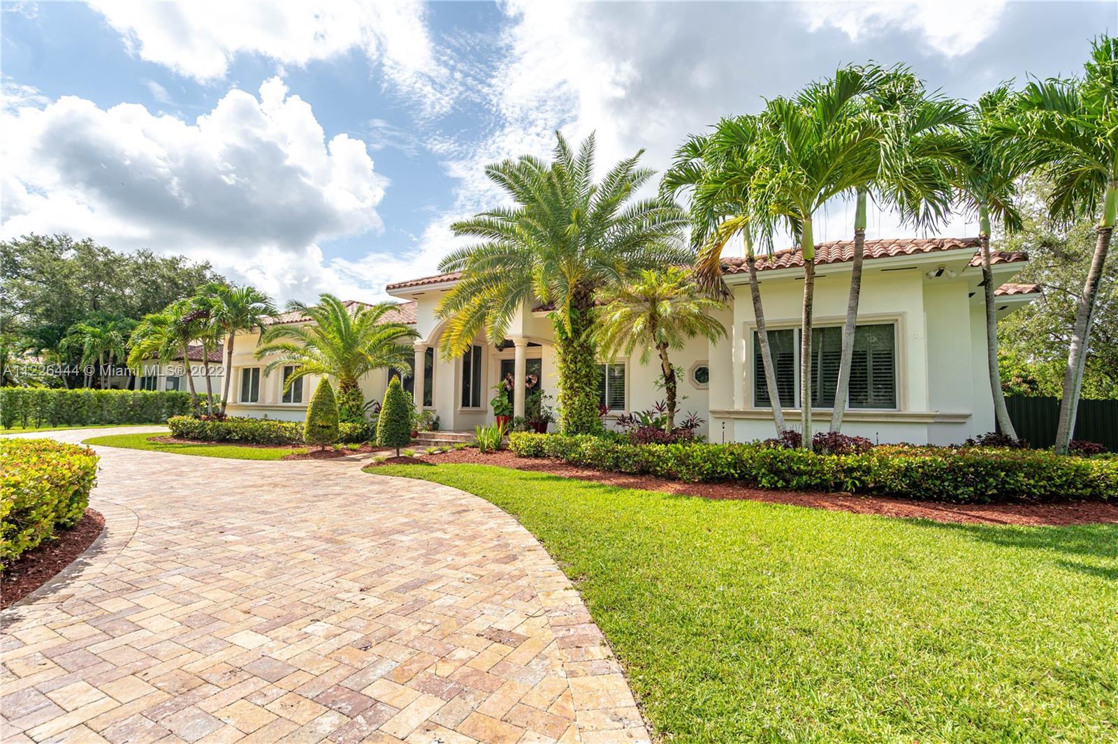 Photo of 6990 SW 90th St in Pinecrest, FL