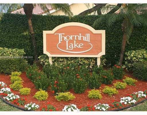 WALK TO WORHIP FROM THIS STUNNING BOCA RATON UPDATED 2 LARGE BEDROOMS, 2 FULL BATHS, 1 STORY END UNI