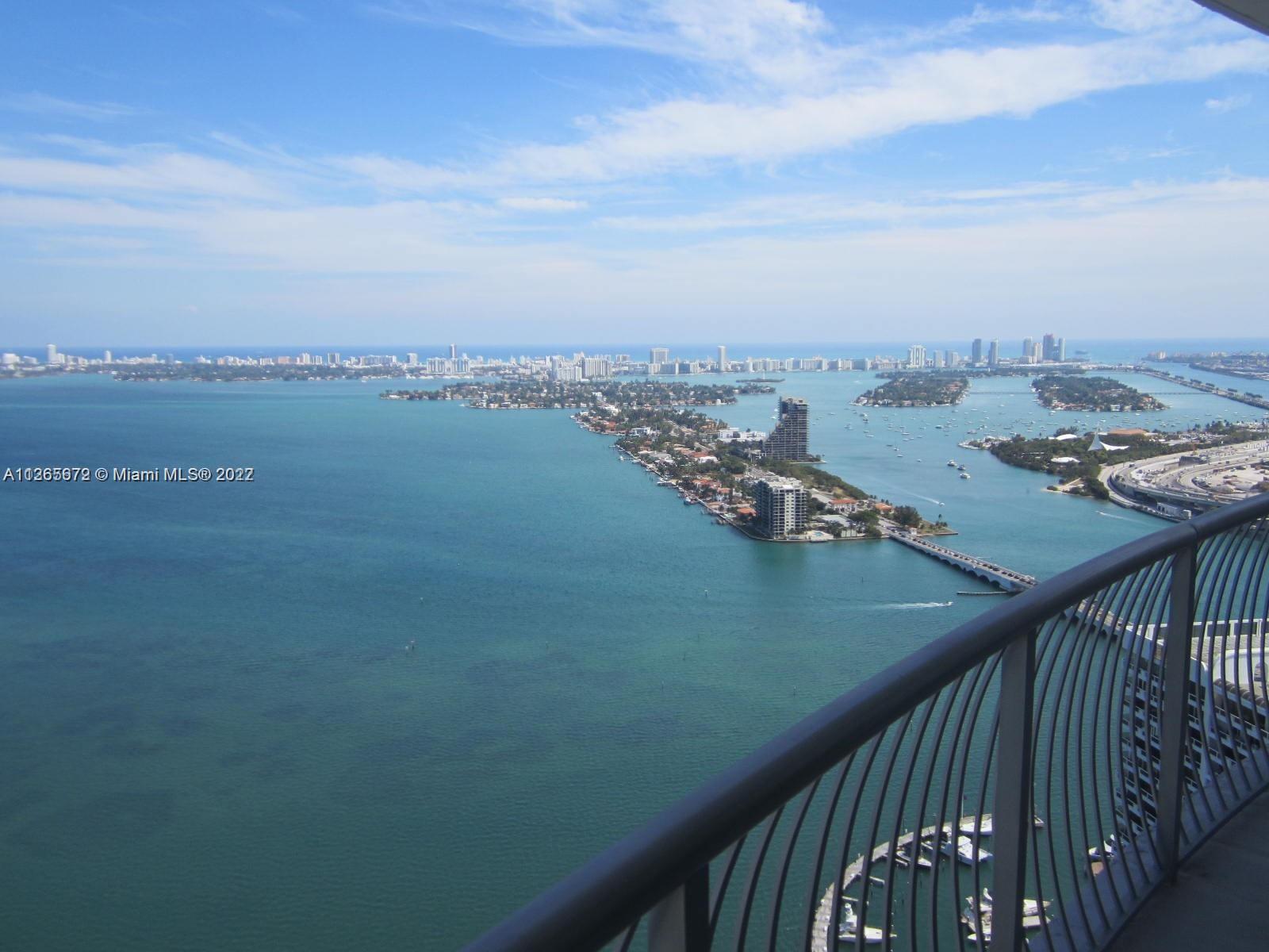 Spectacular 2/2 unit with unobstructed Bay, Ocean, and Downtown skyline views!
Enjoy a full-length 