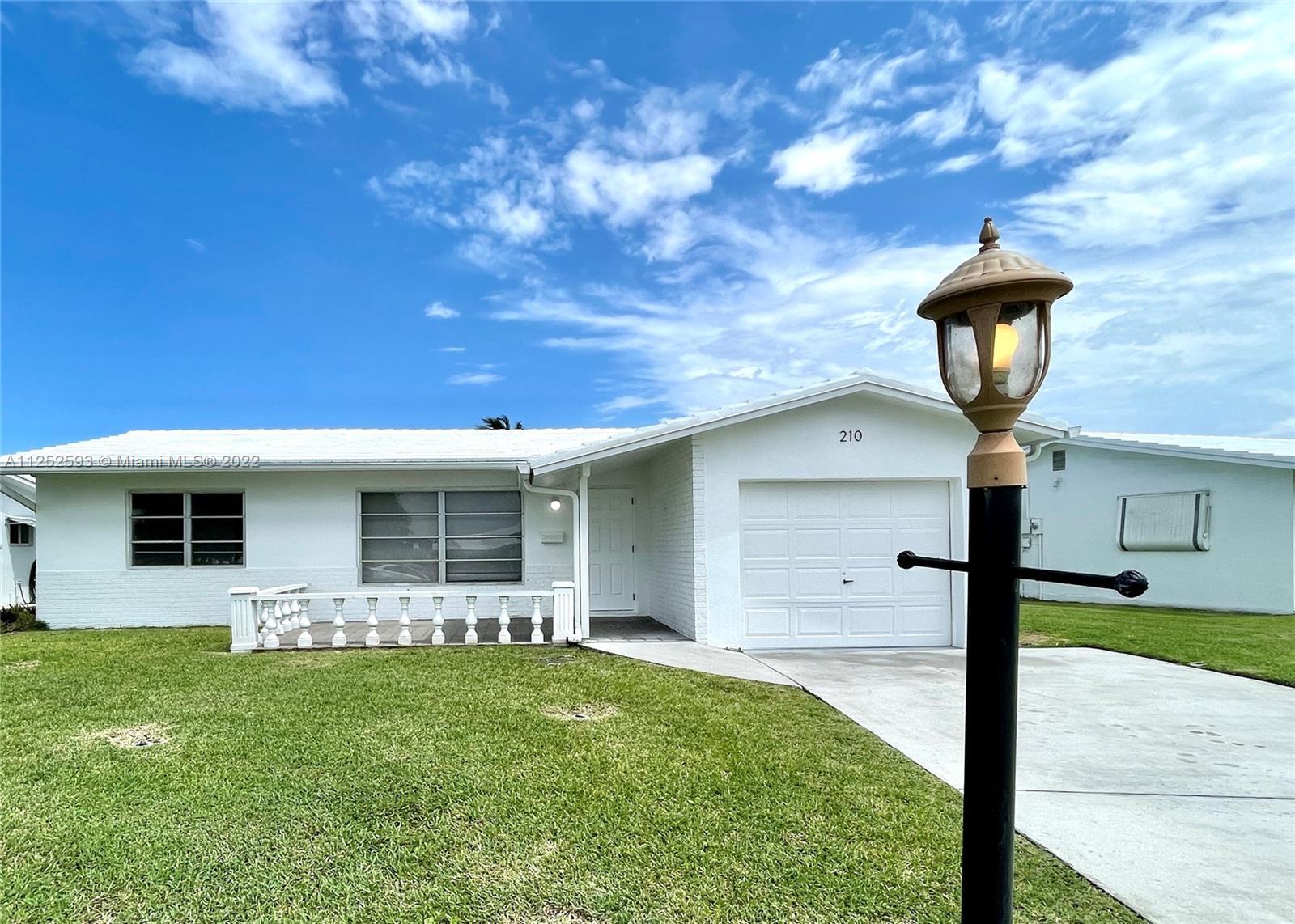 Amazing Home in Pompano Beach Area . Chic and Stylish renovate 2 Bedroom 2 Bathroom perfect for any 