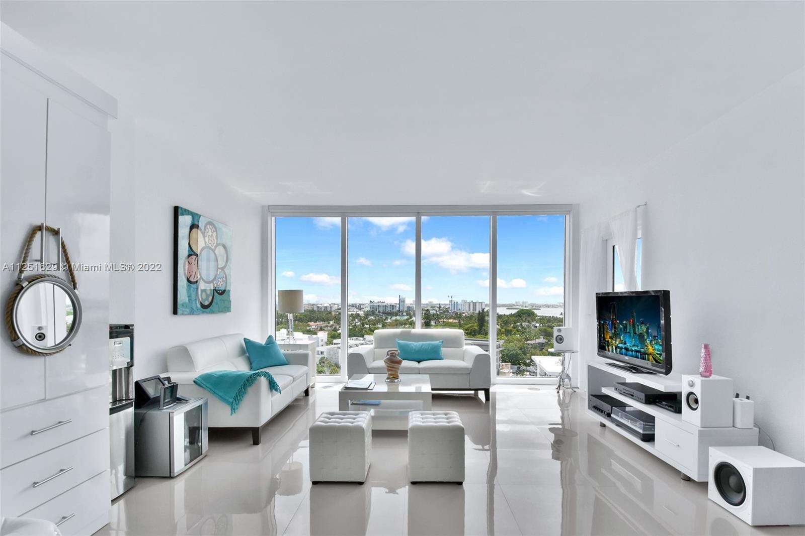 Ocean front condo at the Harbour House with spectacular bay and city views. Beautifully furnished 1 