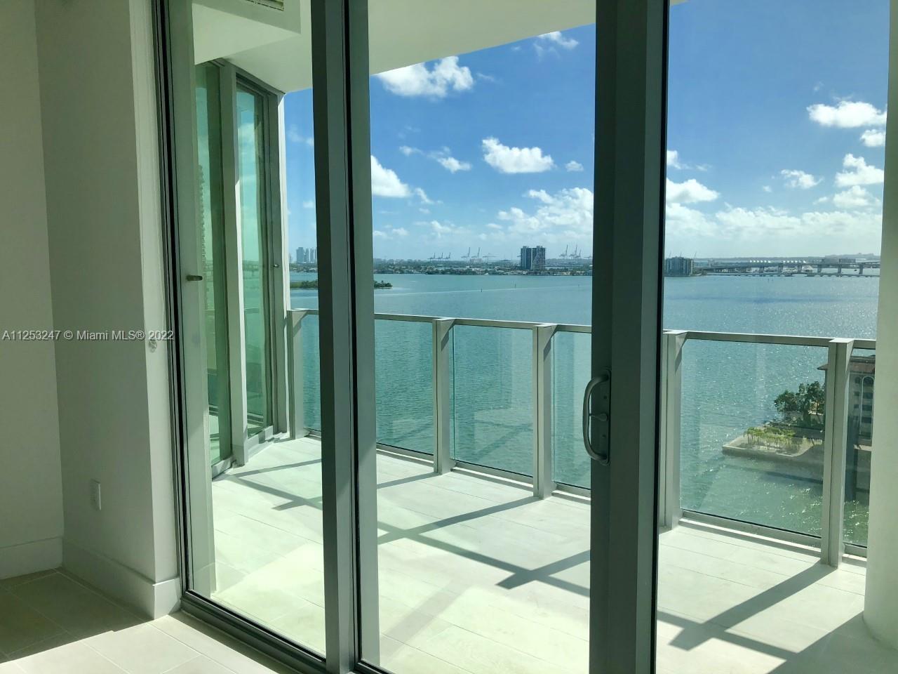 Spectacular view from all the unit, a spacious one bedroom plus den, 2 full bathrooms at one of the 
