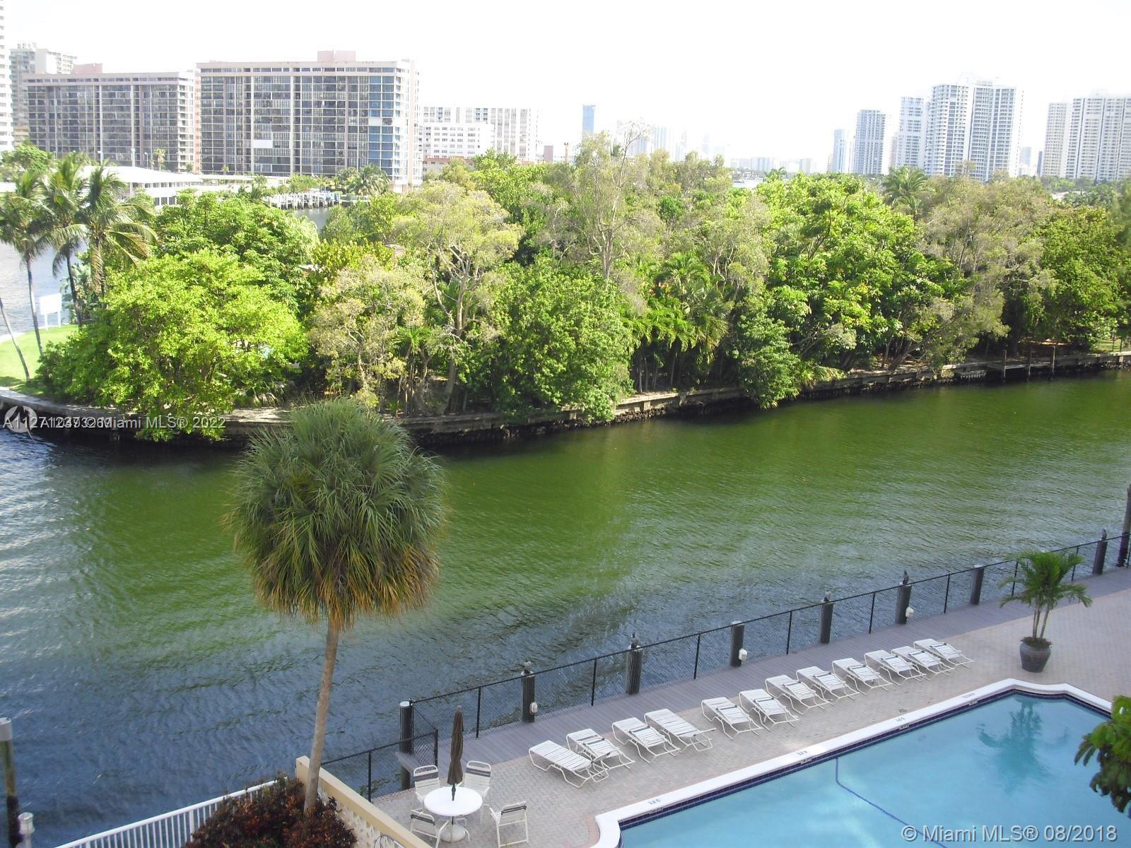 DORSEY ARMS CONDO Large 3 bedroom/2bath Corner unit with balcony overlooking the pool & Intracoastal