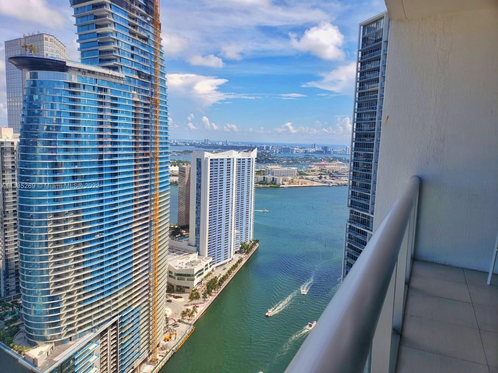 Amazing  Penthouse, located on 49th floor with amazing water and city views. Short term rentals allo