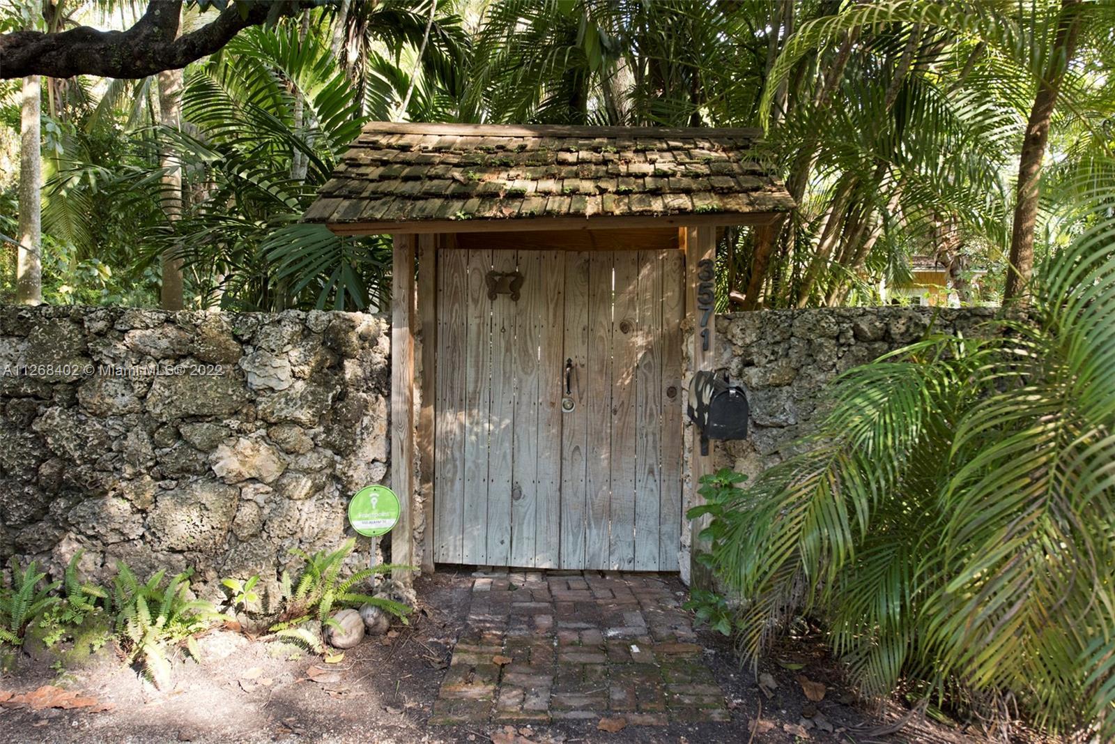 Photo of 3571 Linden Ln in Miami, FL