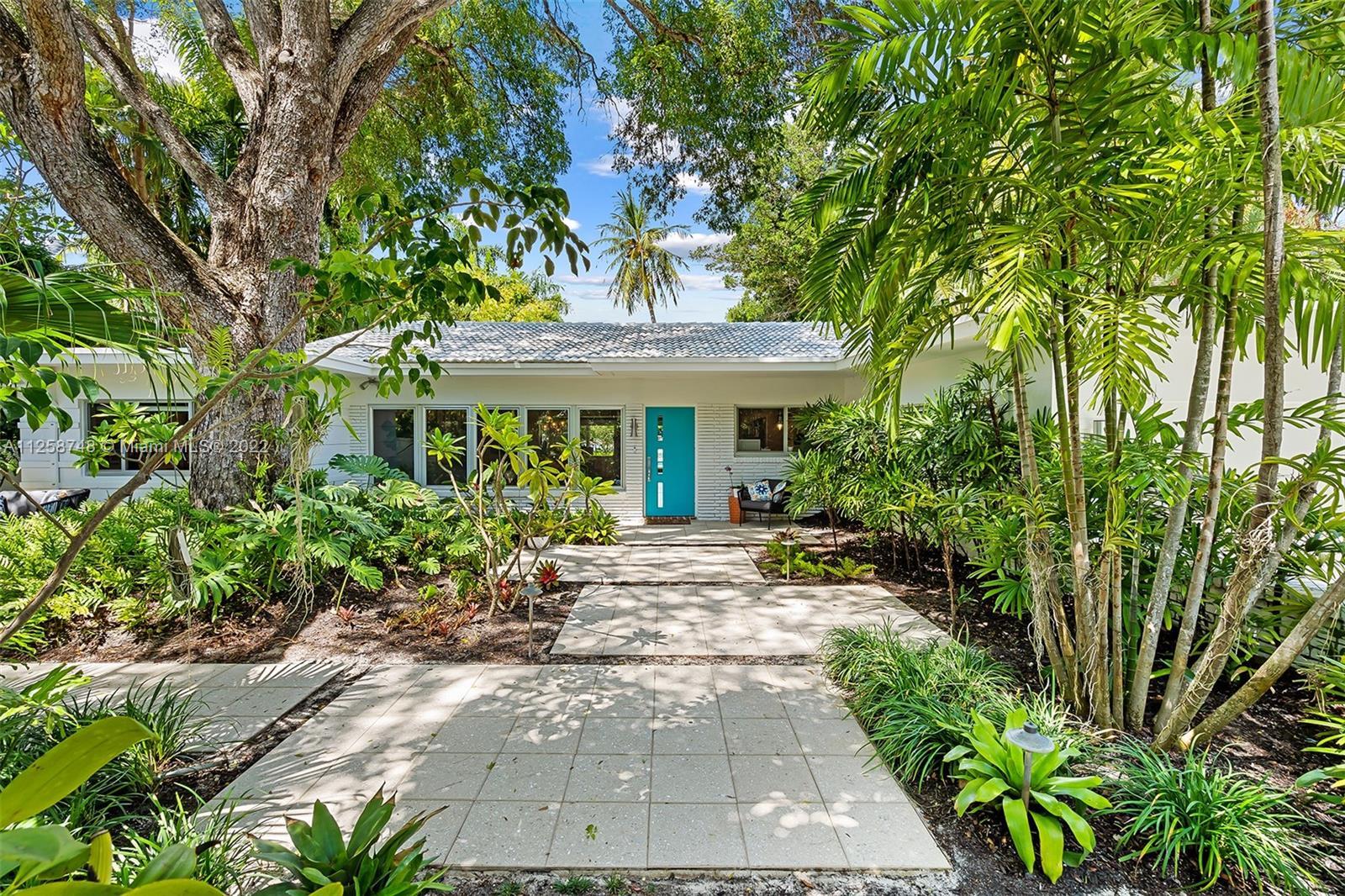 Beautiful, waterfront mid-century modern house on a 15,000+ square foot lot. With a view of downtown