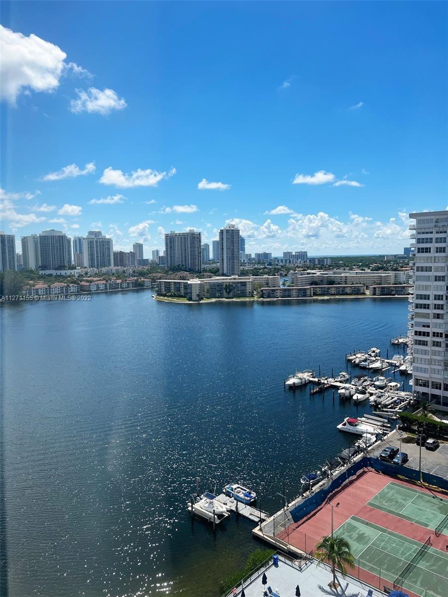 Fully renovated 1 bed 1.5 bath on the 17th floor with amazing Water & Pool views. Enjoy beautiful su