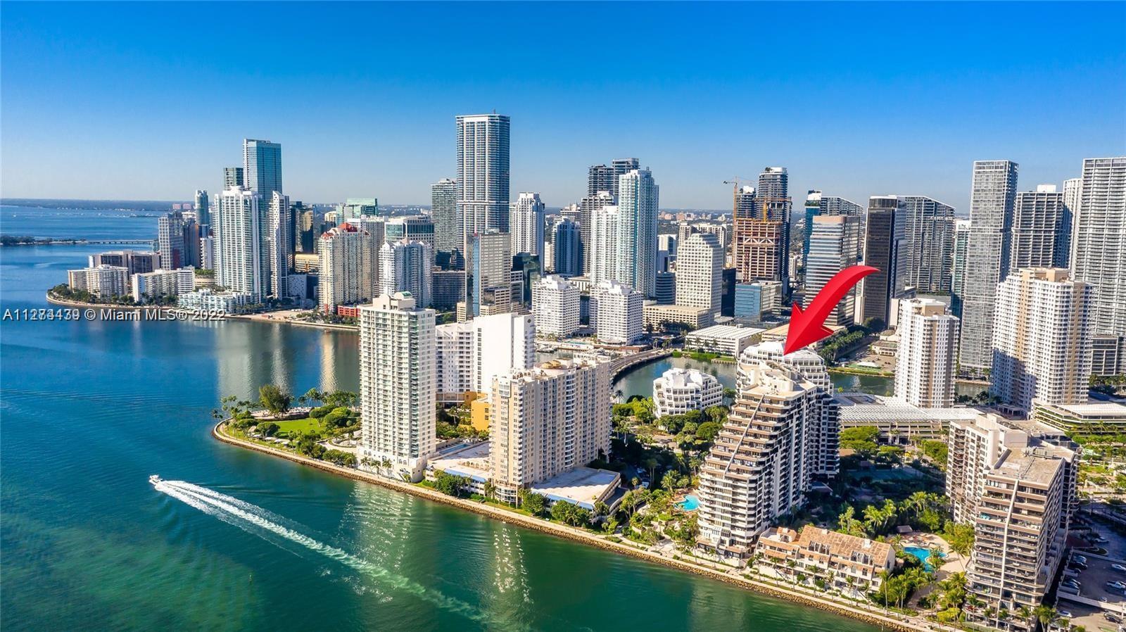 **Unit in the exclusive Island of Brickell Key. Renovated 1 bedroom, 1.5 bath unit, with incredible 