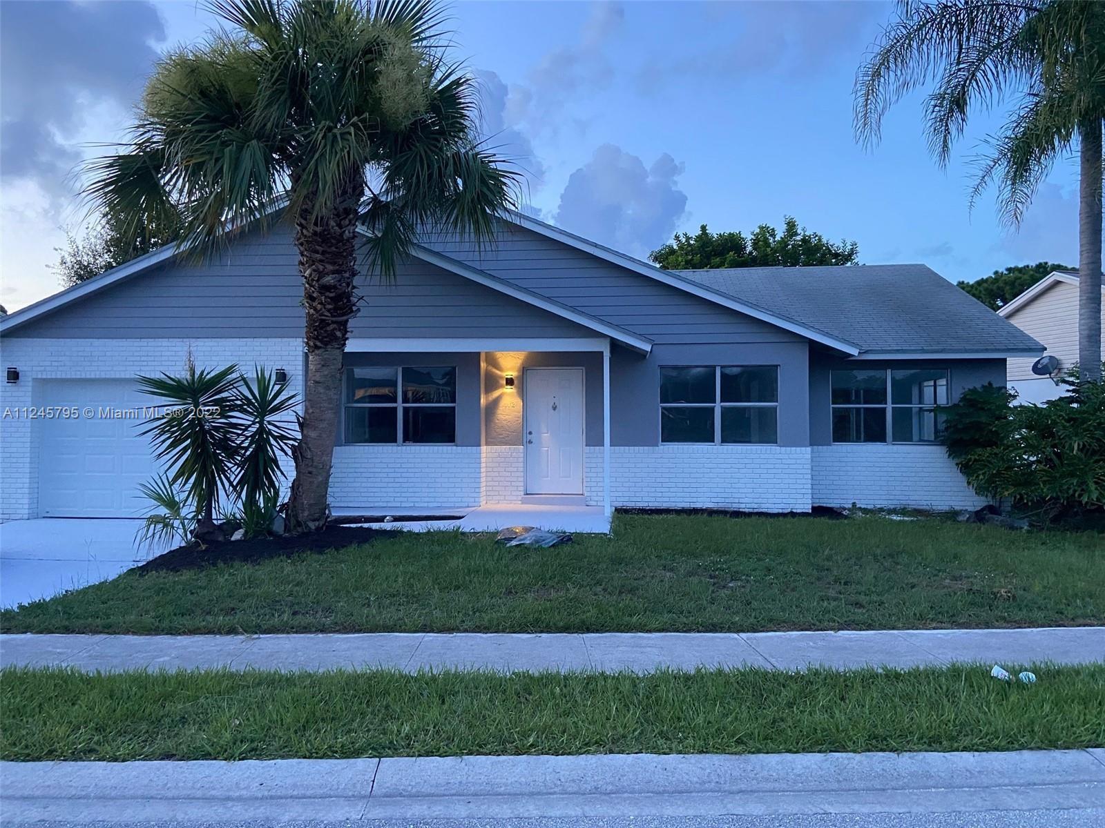 Don't miss the beautifully remodeled 3/2 in gorgeous Jupiter.  New floors, fully remodeled kitchen w