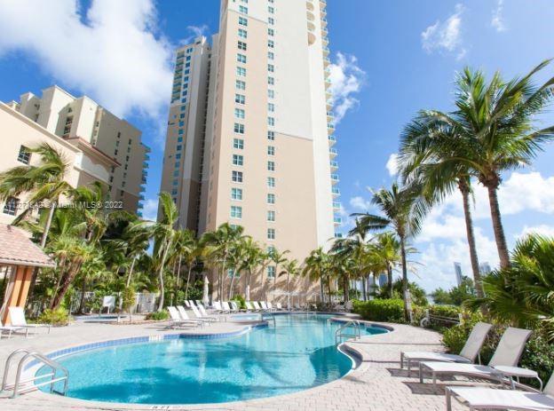 Luxury waterfront 2 Bedrooms + Large Den (Can be Closed) and 2.5 Bathrooms residence at Aventura Mar