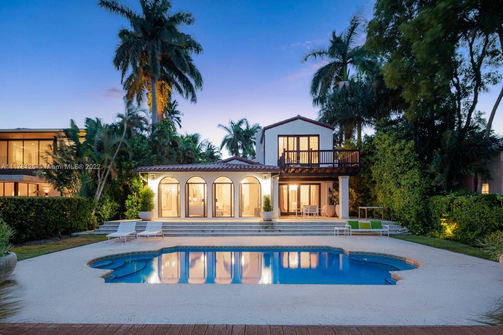 Photo of 527 E Dilido Dr in Miami Beach, FL