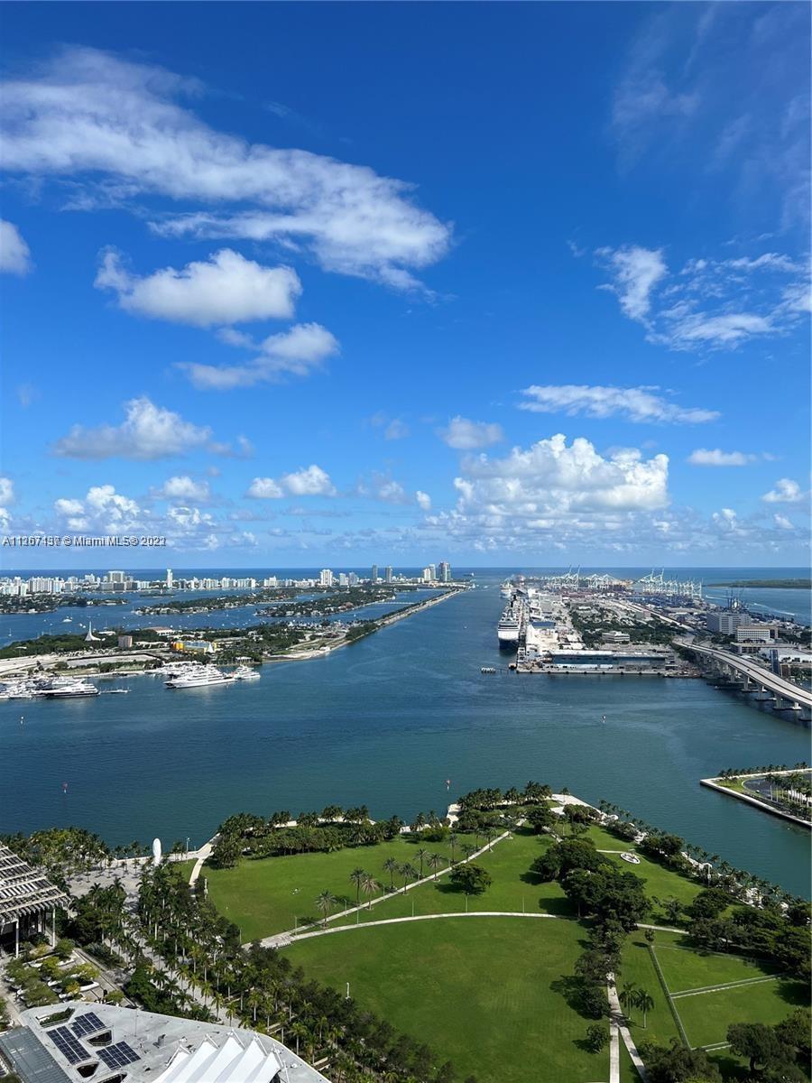 Stunning unobstructed biscayne ,Miami Beach and sunsets views, 2beds and 2.5 baths foyer entry with 