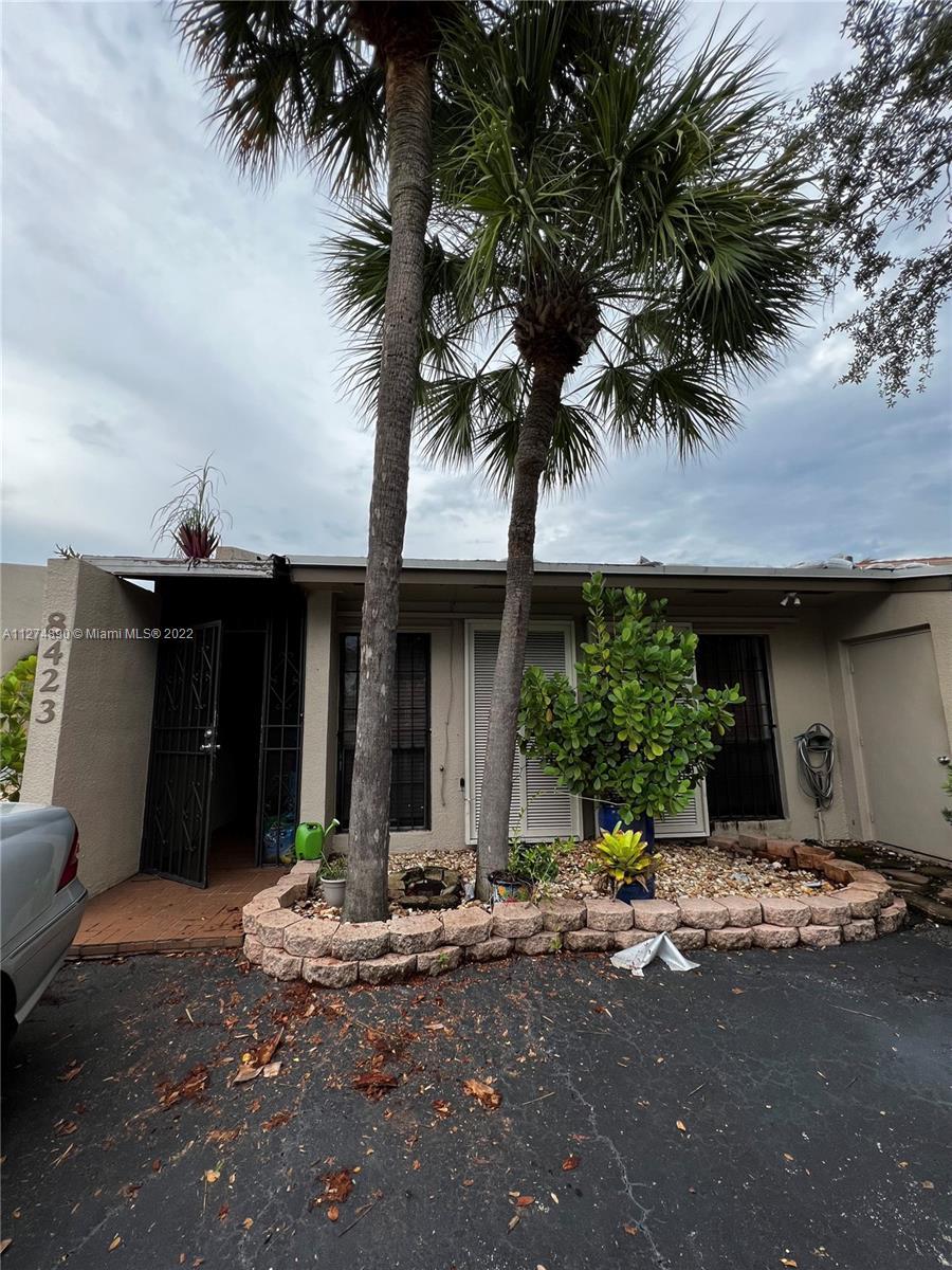 Photo of 8423 Rednock Ln in Miami Lakes, FL