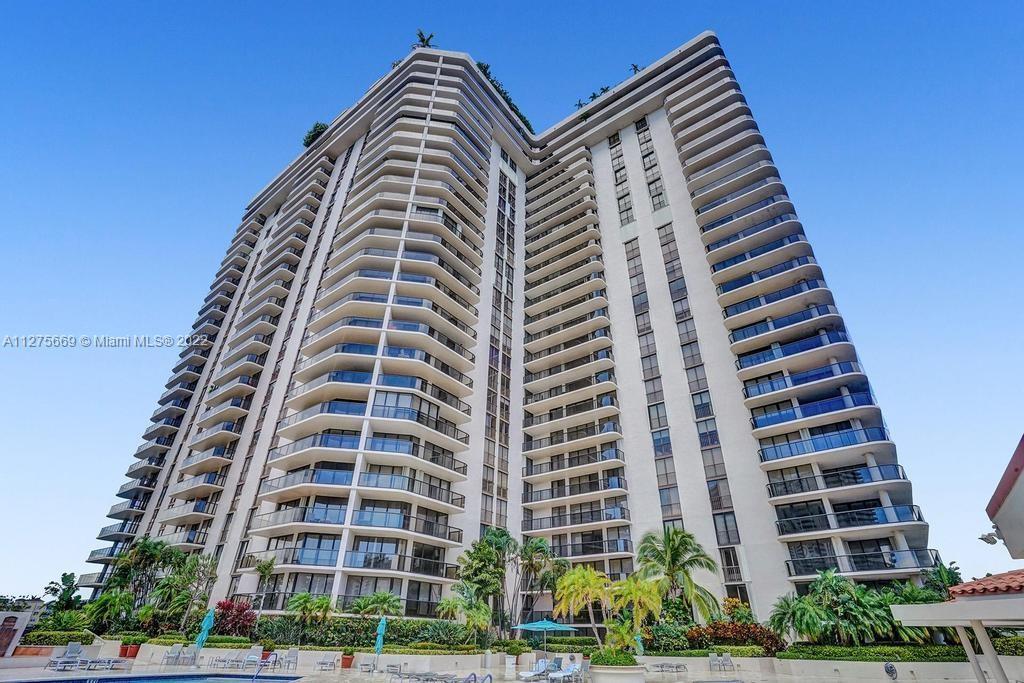 Wow! This extra large 1 Bedroom, 1.5 Bath condo on the 26th floor boasts panoramic ocean and intraco