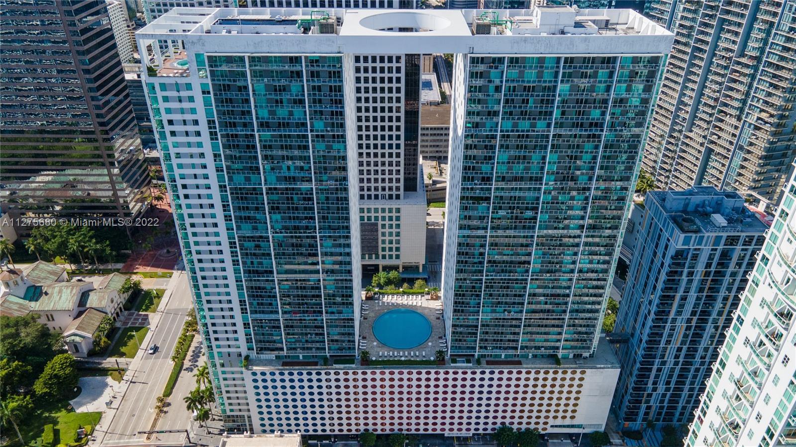 Beautiful and spacious condo in the center of Brickell, featuring a split floor plan and amazing vie
