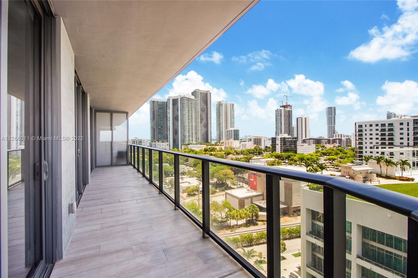 Located in the heart of Midtown, with restaurants, shops. Newer construction at the Hyde Residence a