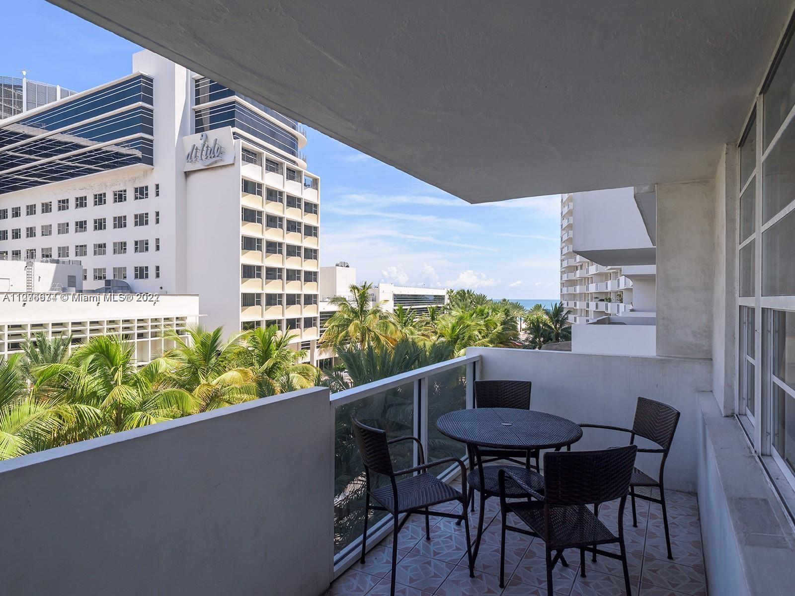 Ocean front on Lincoln Road, Best location in Miami Beach. Beautifully renovated 1 bedroom with balc