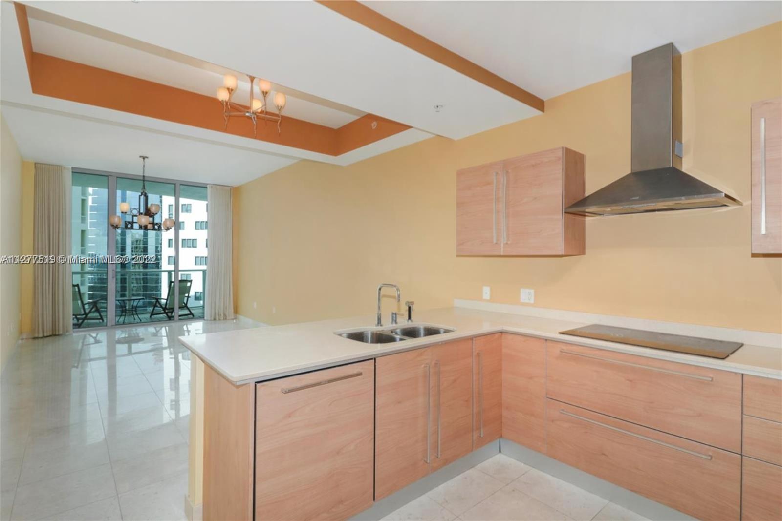 Stunning urban living at The Emerald. Located in the heart of Brickell, this beautiful, ready to mov