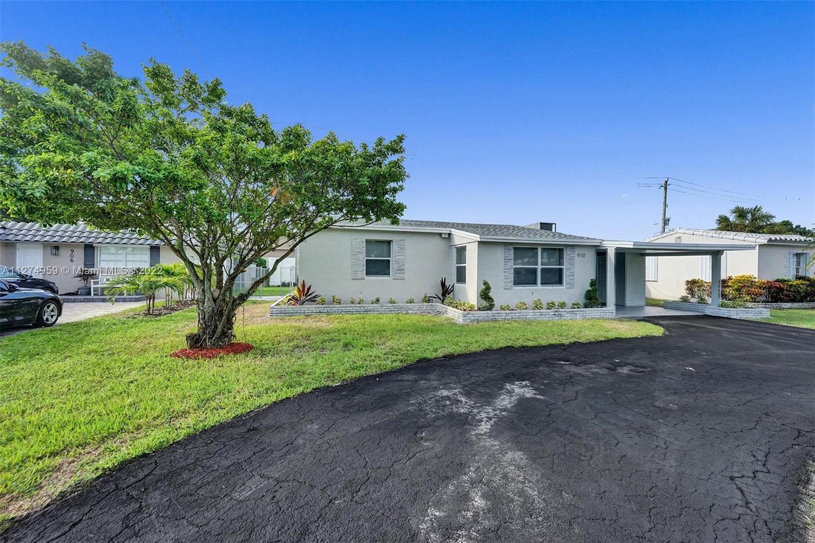BEAUTIFULLY FULLY REMODELED 3 BEDROOMS 2 BATHROOMS SINGLE-FAMILY HOME WITH CARPORT, IN THE HEART OF 