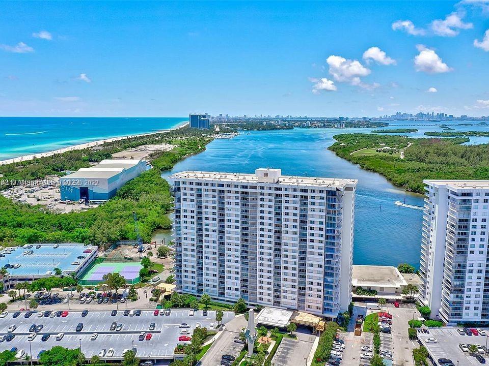 Excelent location, nice view to intracoastal . Located in Sunny Isle . Walking distance to the Beach