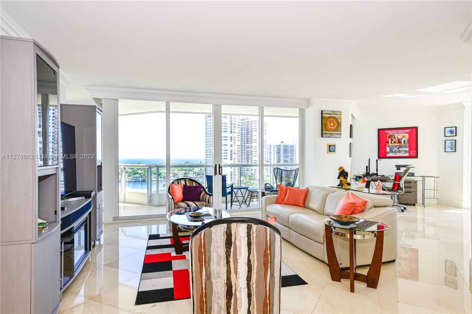 Beautiful 3/2 condo at the South Tower at The Point in Aventura w/water and city views. 1,865 sq ft 