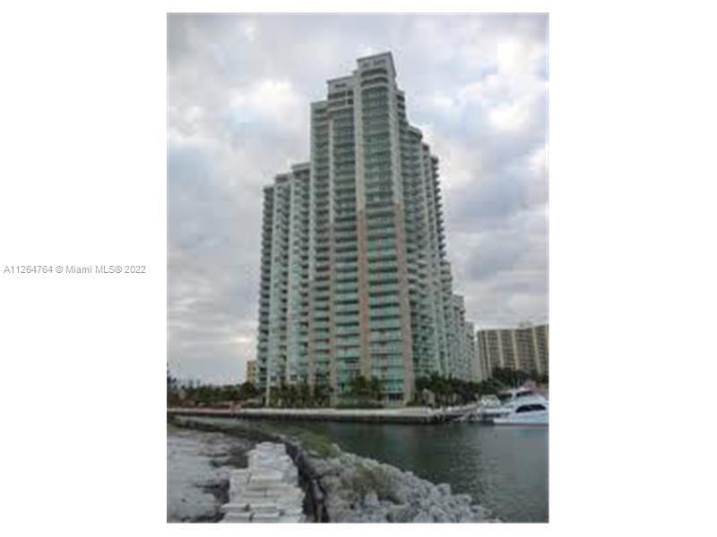AMAZING 3 BEDS/3 BATHS + DEN UNIT AT AVENTURA MARINA II. BEST AND LARGEST LAYOUT 2289 SF, WITH PRIVA