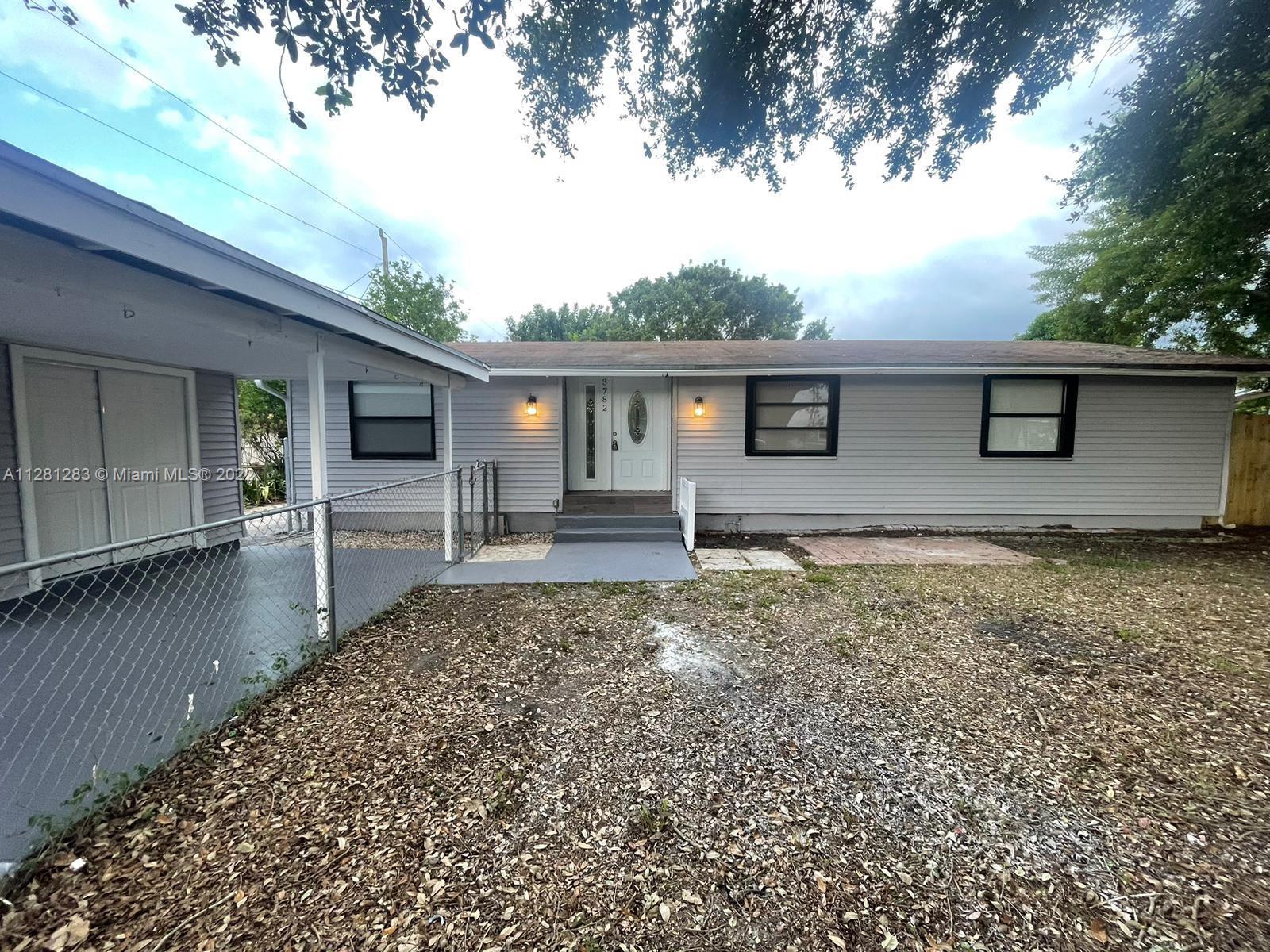 Fully remodeled 3 bed 2 bath house, Brand new drive way as well as being freshly painted indoors and