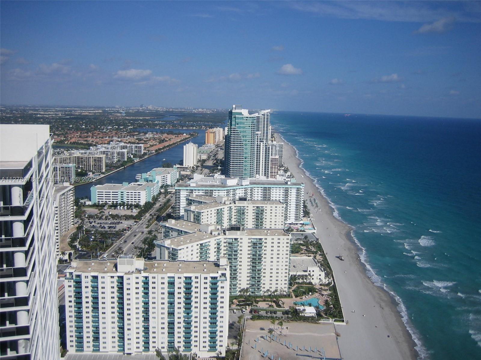 Beautifull ocean and city view from every room! Oceanfront condo with 5-star resort like amenities s